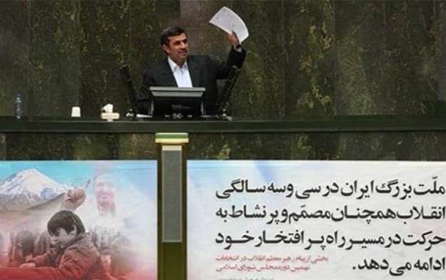 وقتی انتقاد از گشت ارشاد، دکتر احمدی‌نژاد را به مجلس کشاند!