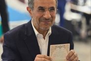 دکتر محمود احمدی نژاد با استقبال کثیری از هوادارانش وارد ستاد انتخابات شد و ثبت نام کرد